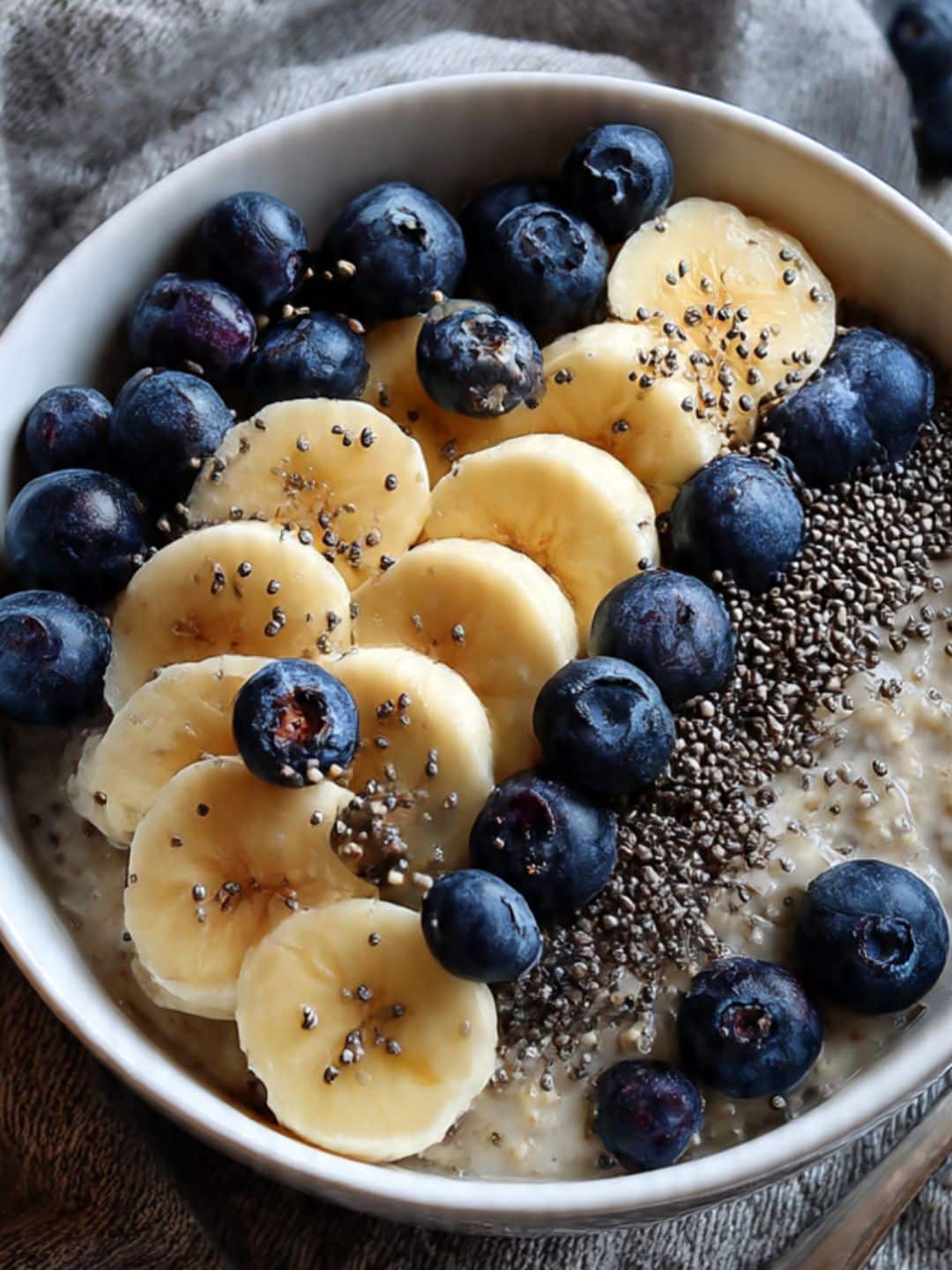 Oatmeal with Blueberries and Bananas